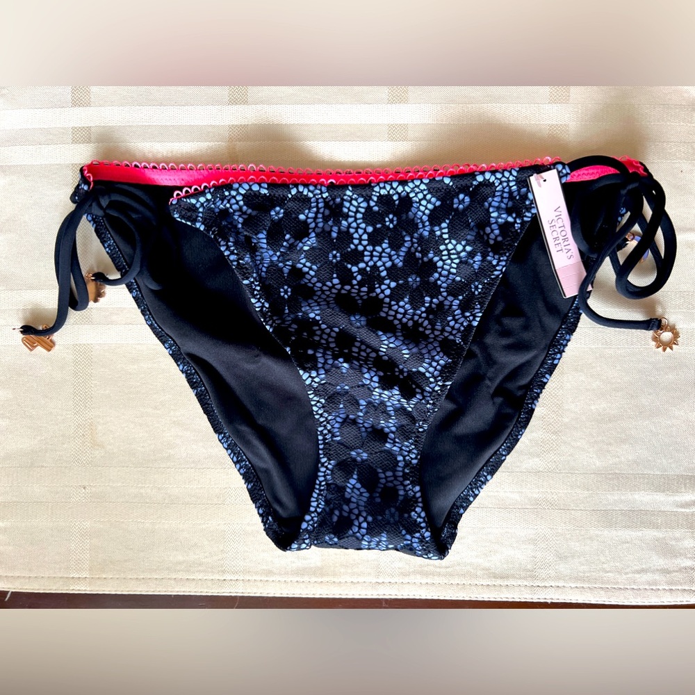 Victoria's Secret Lace & Daisy print Side Tie bikini bottom in Medium - NWT